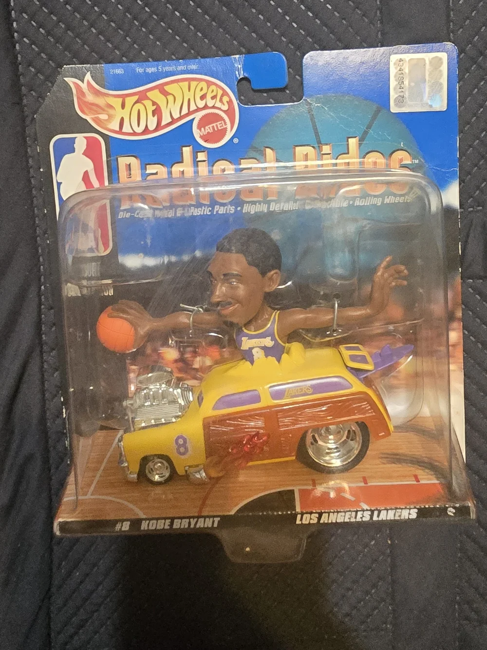 Mattel Hot Wheels Radical Rides Yellow Purple Kobe Bryant Los Angeles Lakers Car